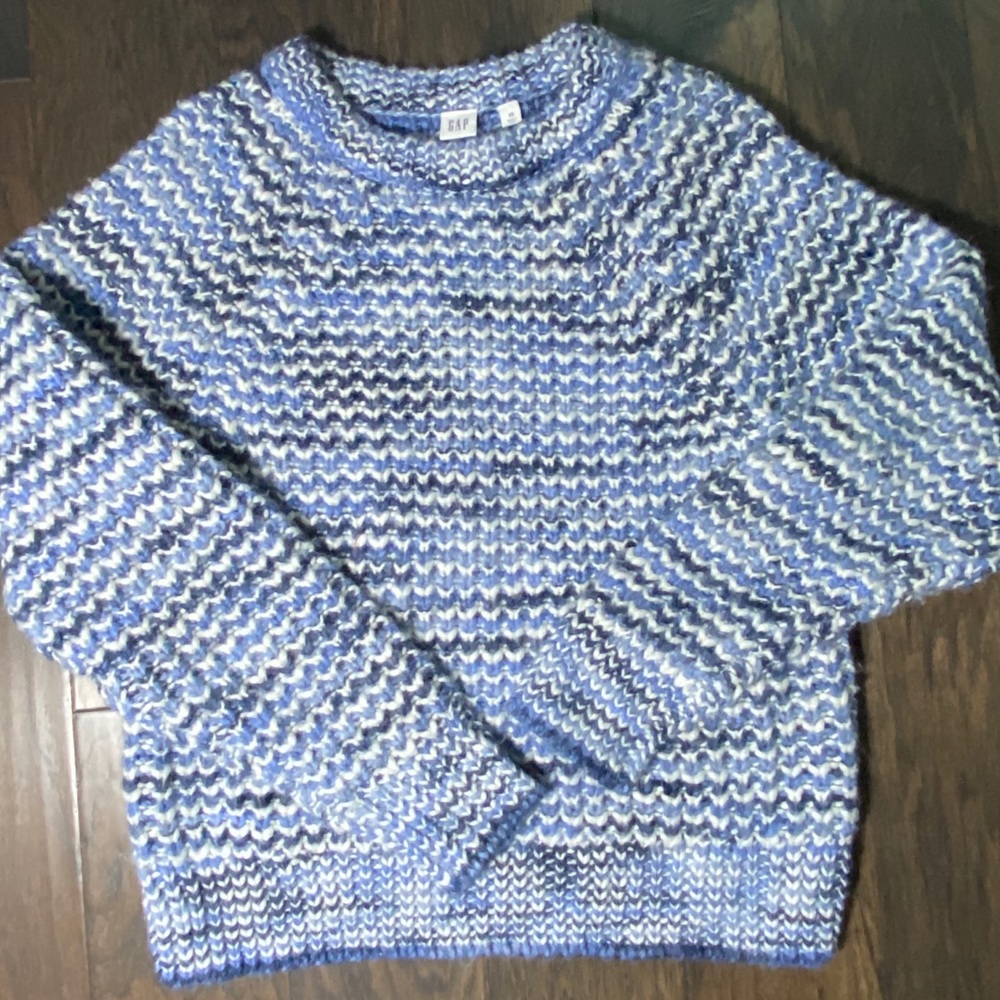 GAP. Size extra small. Blue patterned chunky knit sweater.